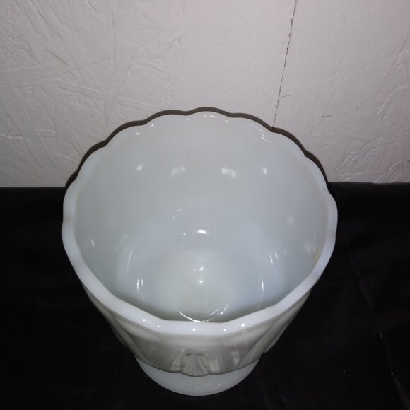 Vintage Milk Glass Vase/Planters - Picture 13 of 15